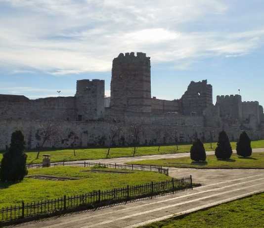 Asedio de Constantinopla Murallas-de-estambul