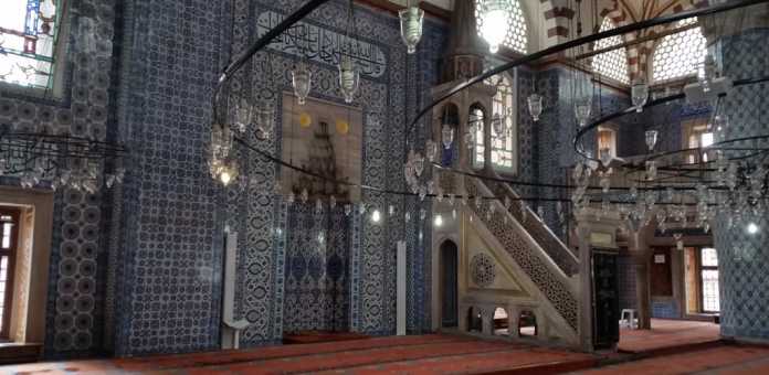 Mezquita de Rustem Pacha, Estambul